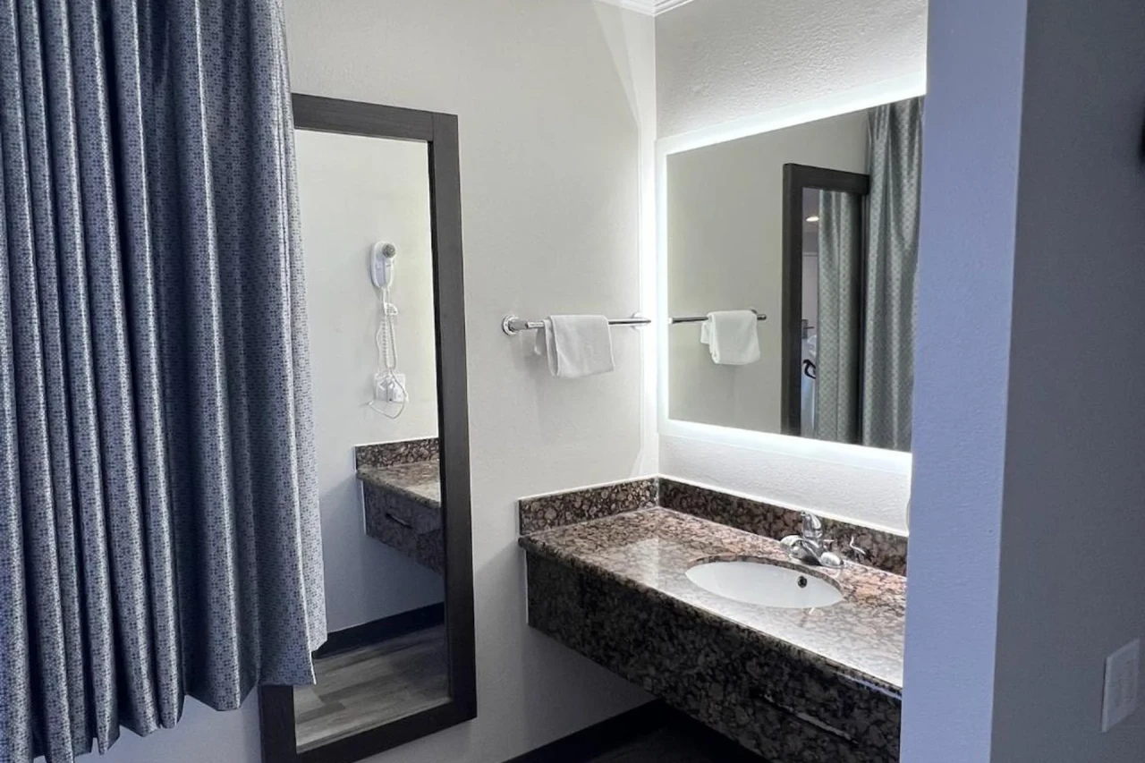 Cloud 9 Inn LAX